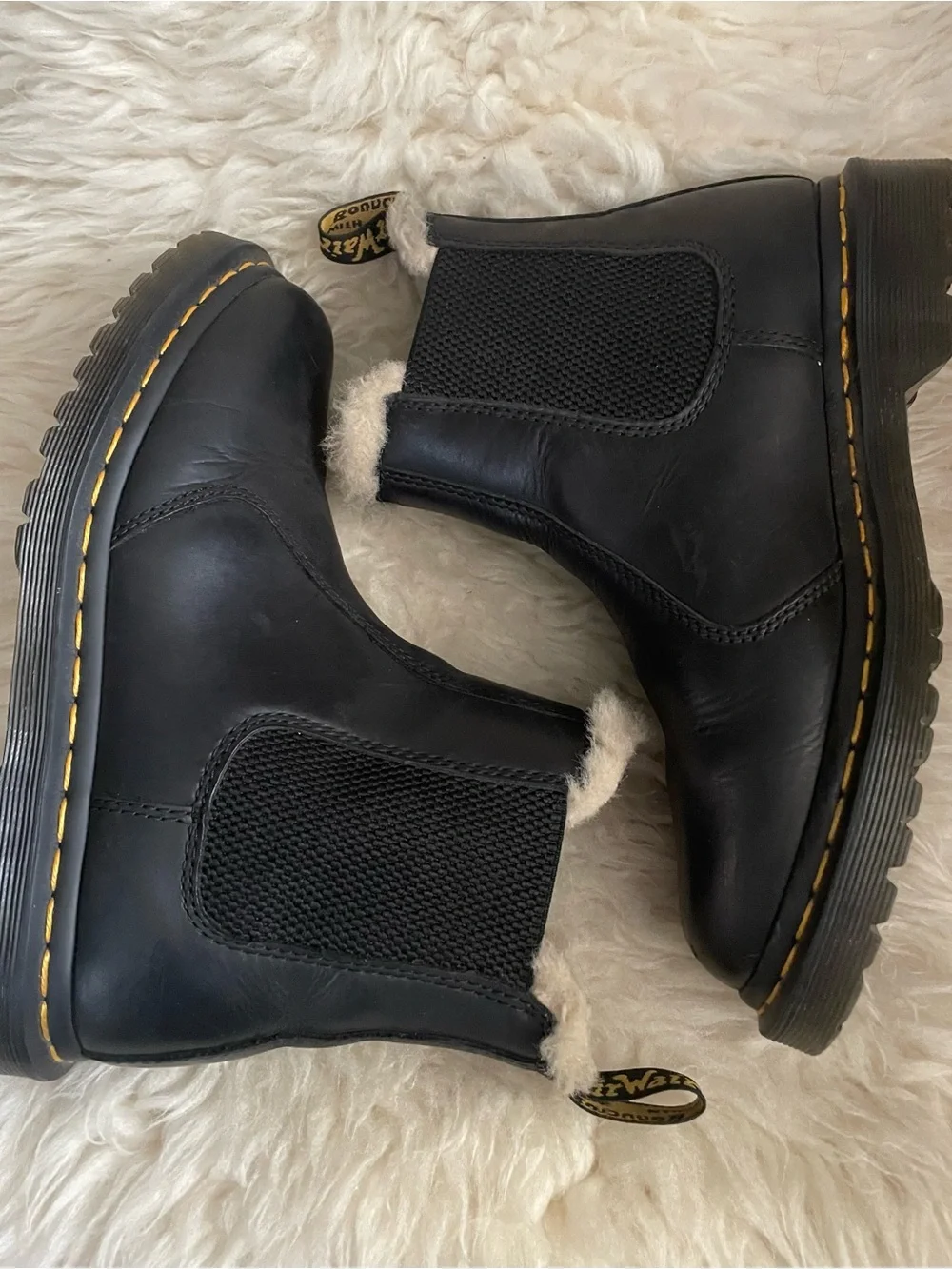 Doc Marten’s 2976 Leonore Faux Fur Lined Chelsea Boots— Black Size 7
